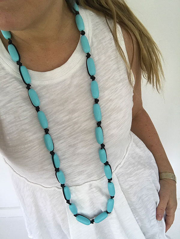 Evie Marques Midi necklace Pool on black cord