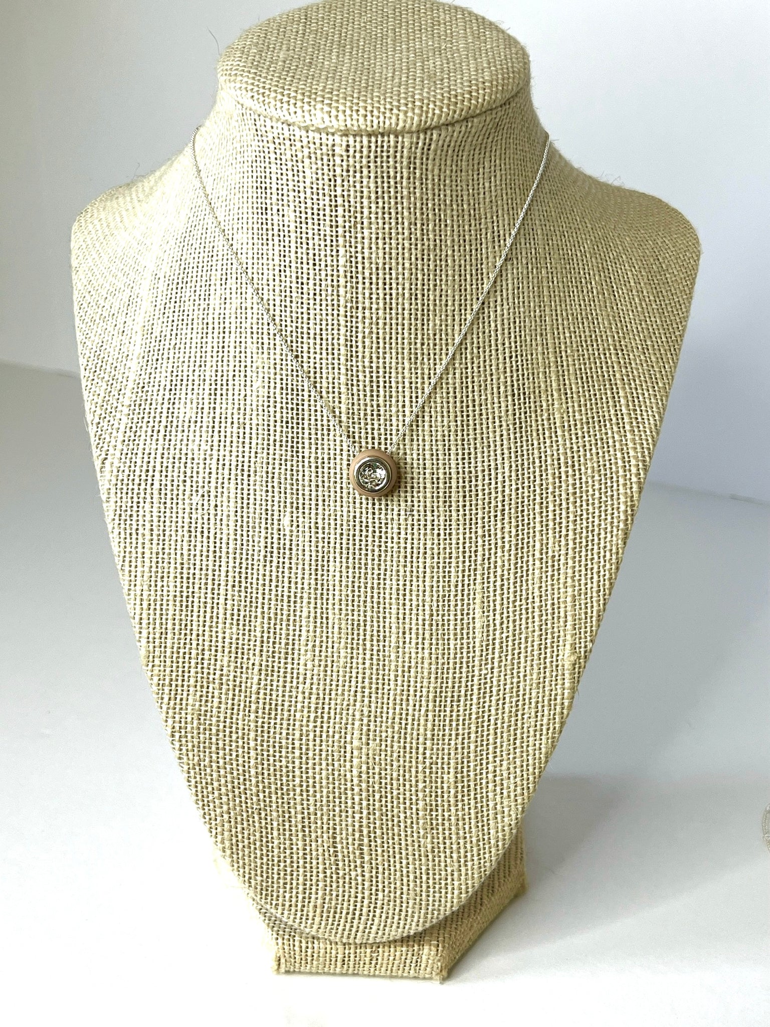Caramel Neck Stud