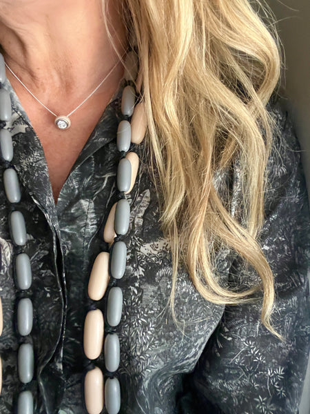 Caramel Neck Stud